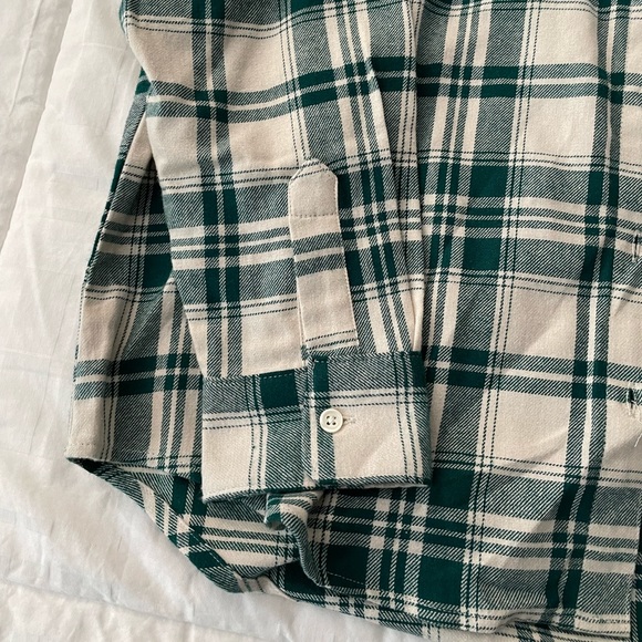 NWT Old Navy Cream and Green Long Sleeve Button Down Flannel Shirt - Picture 5 of 8
